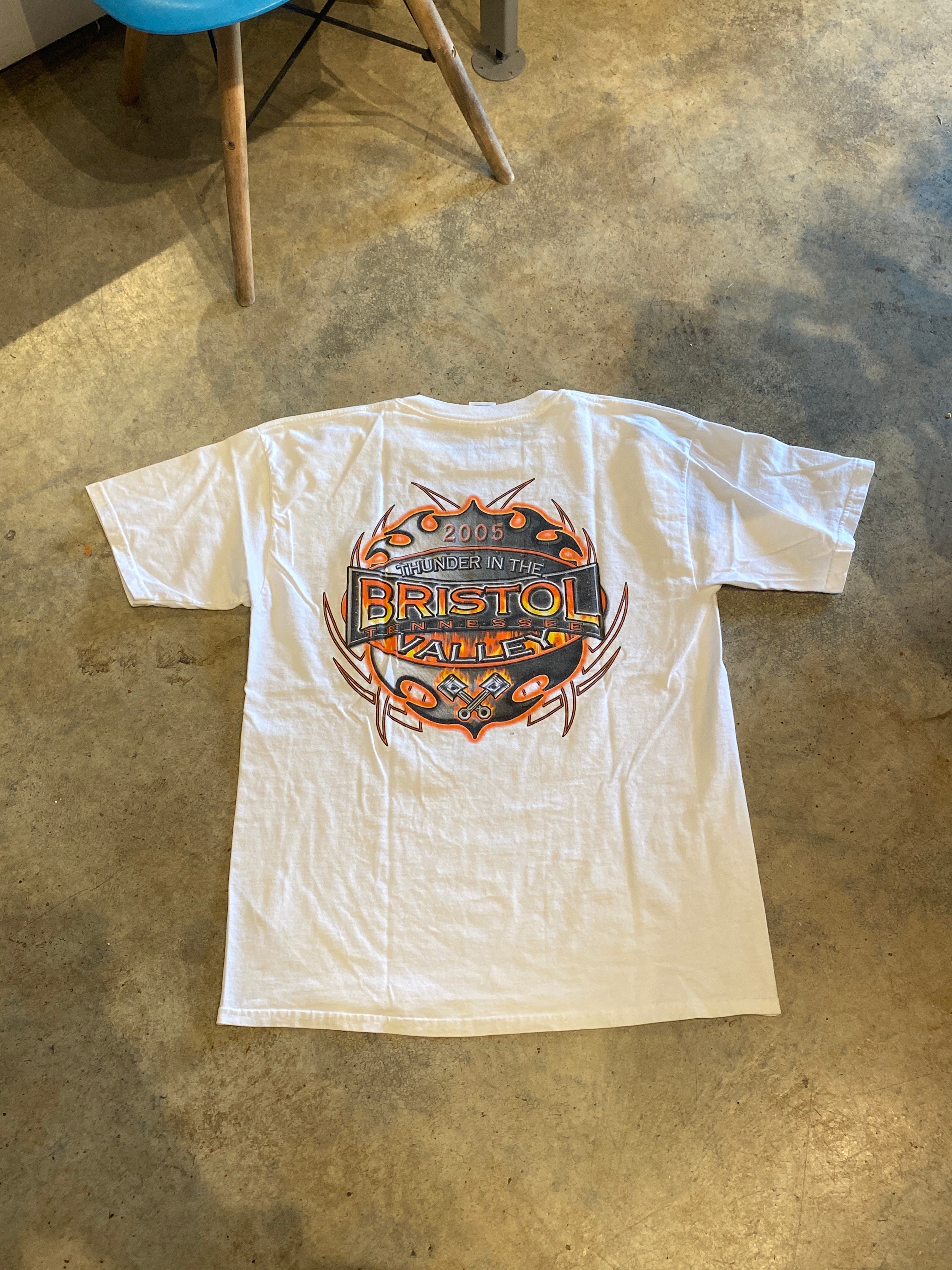 Gildan Bristol 2005 Y2K  Pocket Large White Shirt