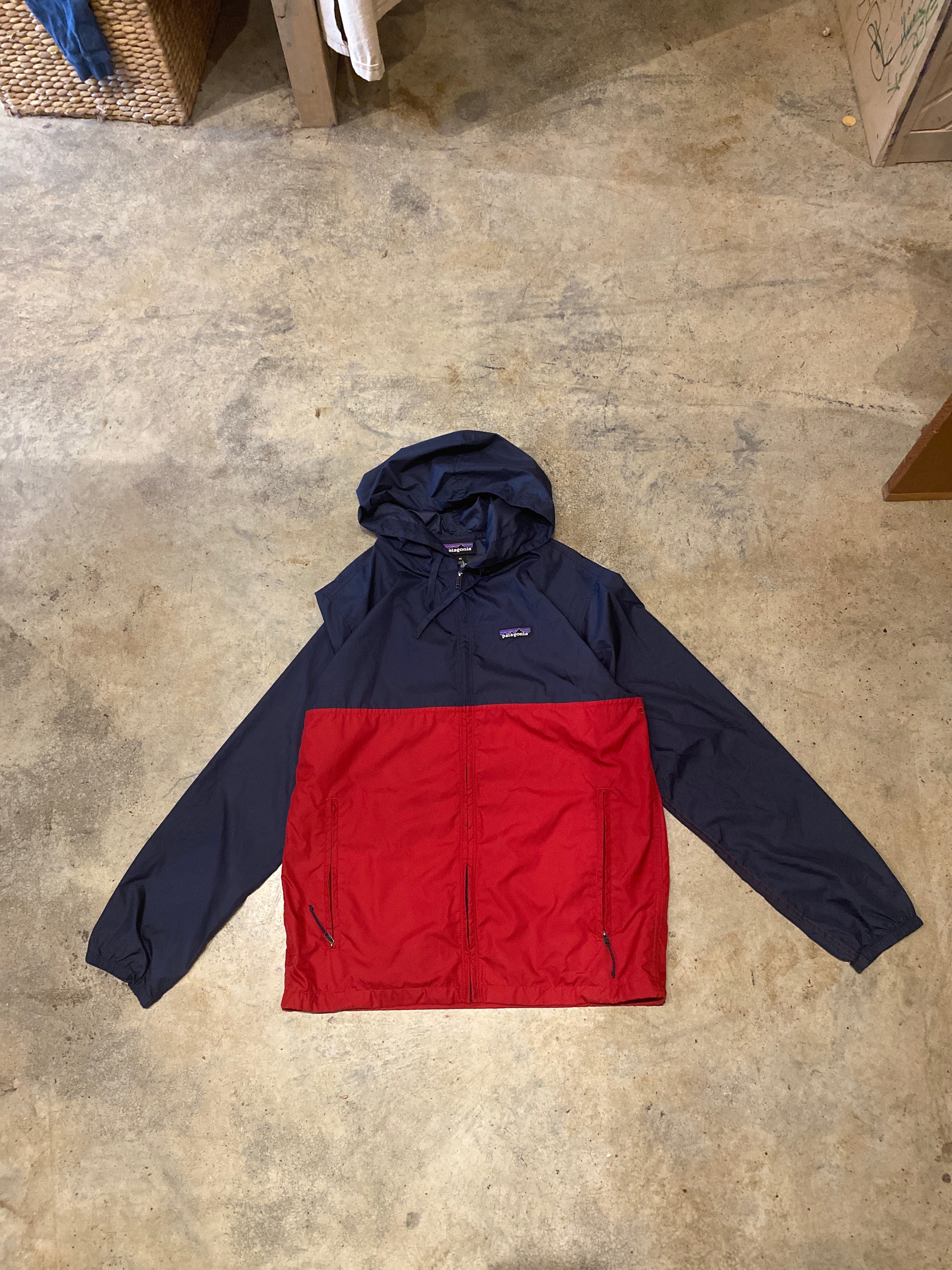 Patagonia Hooded Windbreaker XSmall Two Tone Navy & Red