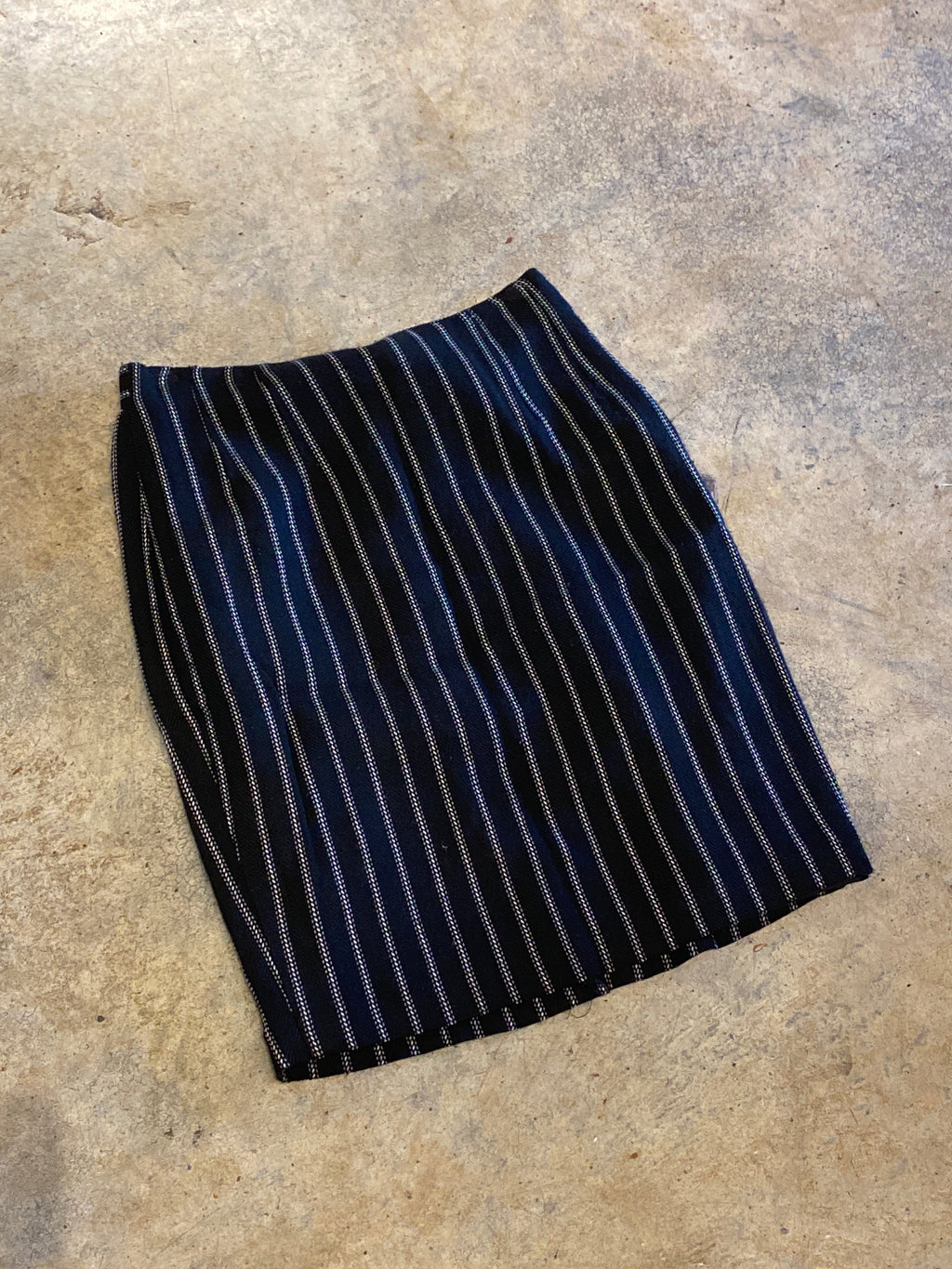 Chic Petites Pinstripe 24 (6) Made in Canada Vintage Black Skirt