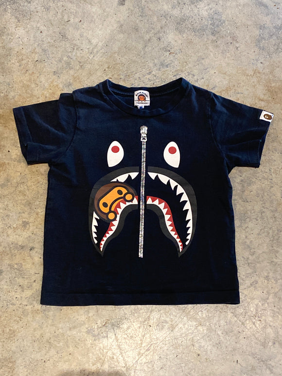 Bape Kids A Bathing Ape Baby Milo in a Shark Black Tee ( 5 year